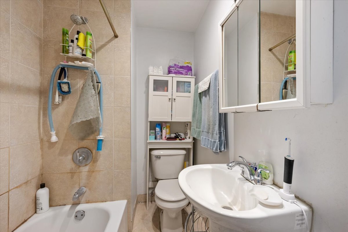 934 West 35th Place Chicago IL 60609
