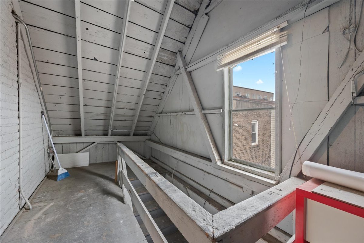 934 West 35th Place Chicago IL 60609