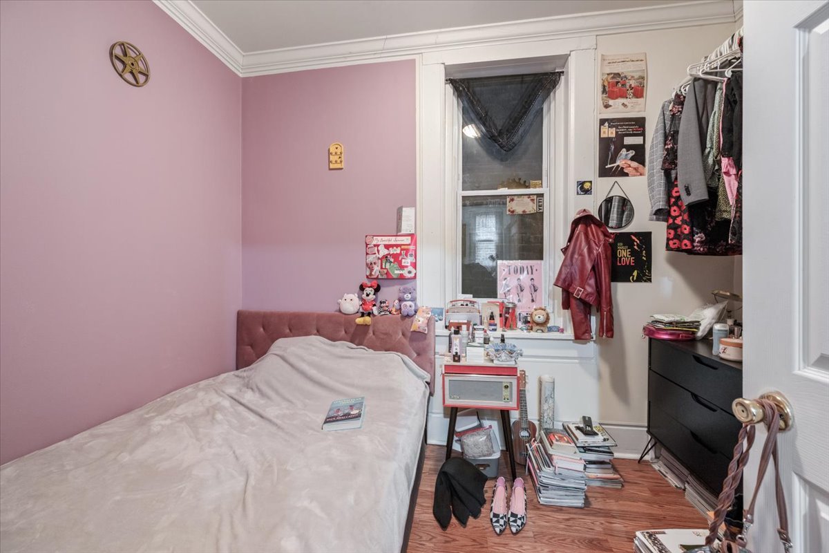 934 West 35th Place Chicago IL 60609
