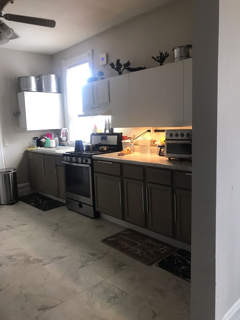 1852 West 17 Street Chicago IL 60608