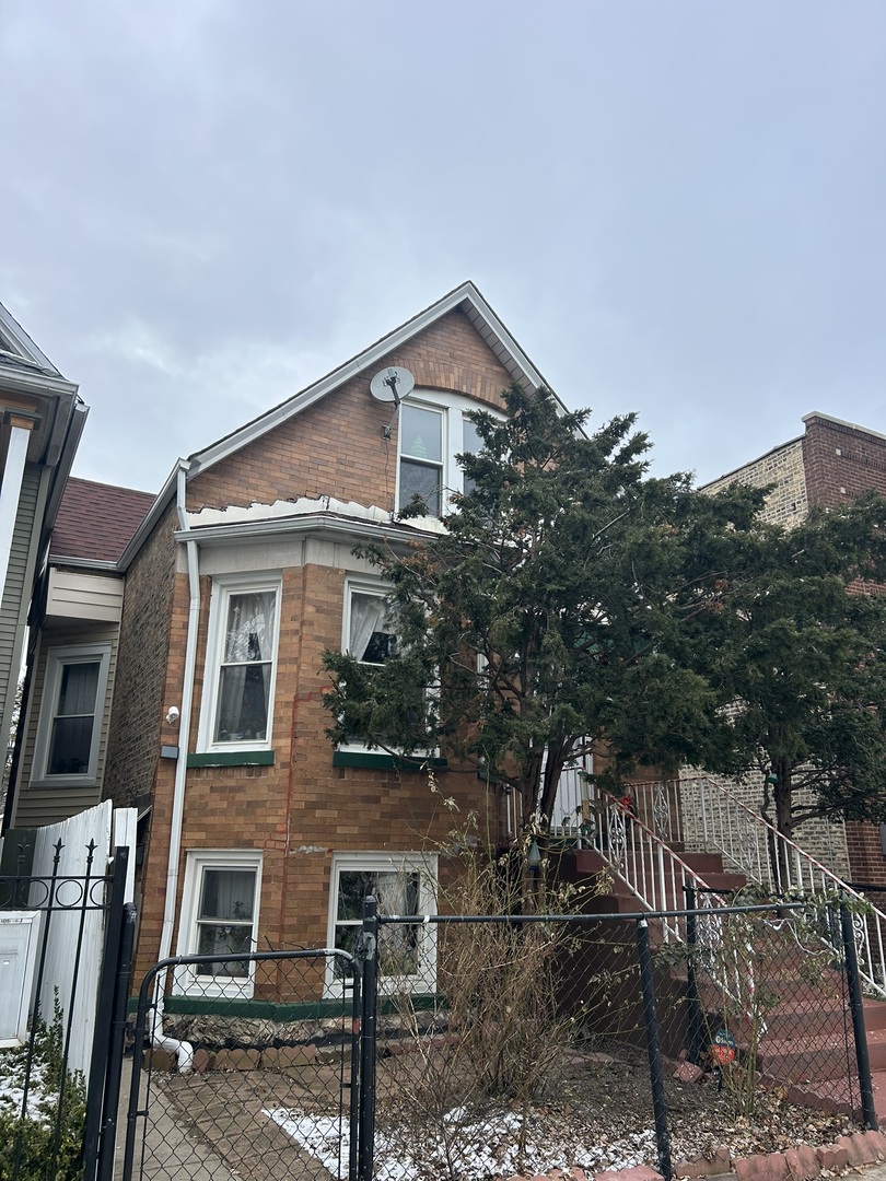 4142 North Bernard Street Chicago IL 60618