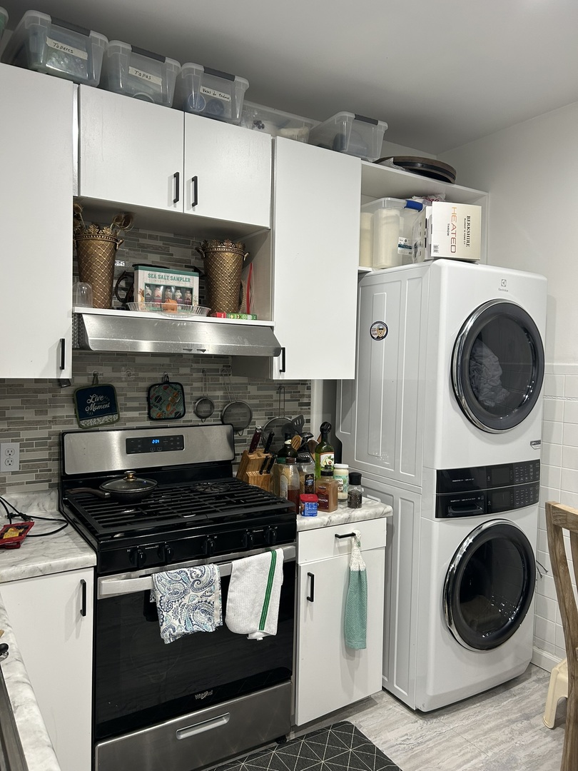 4142 North Bernard Street Chicago IL 60618