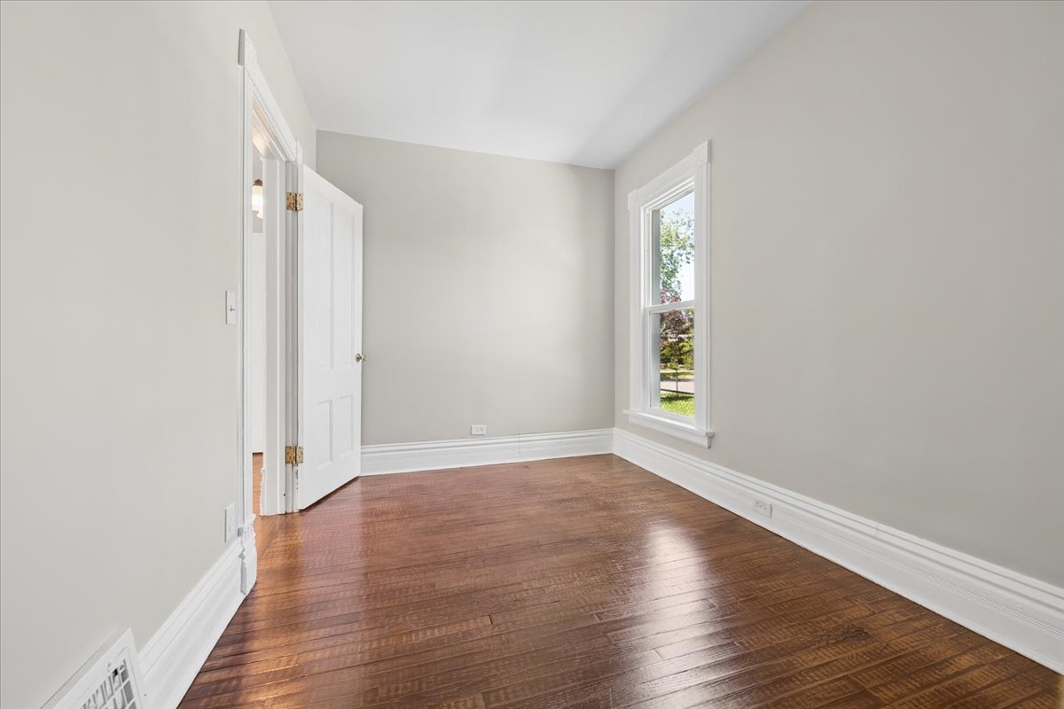 614 South Lincoln Avenue Aurora IL 60505