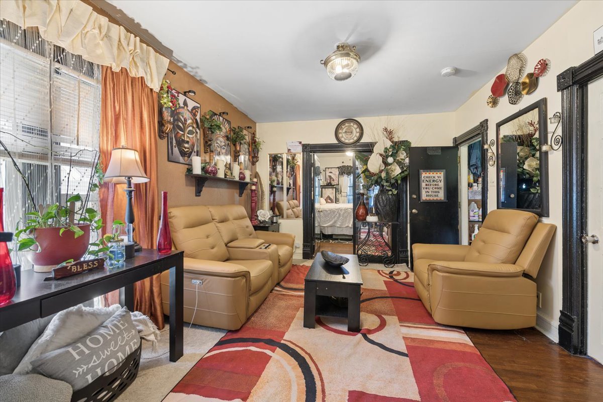 614 South Lincoln Avenue Aurora IL 60505