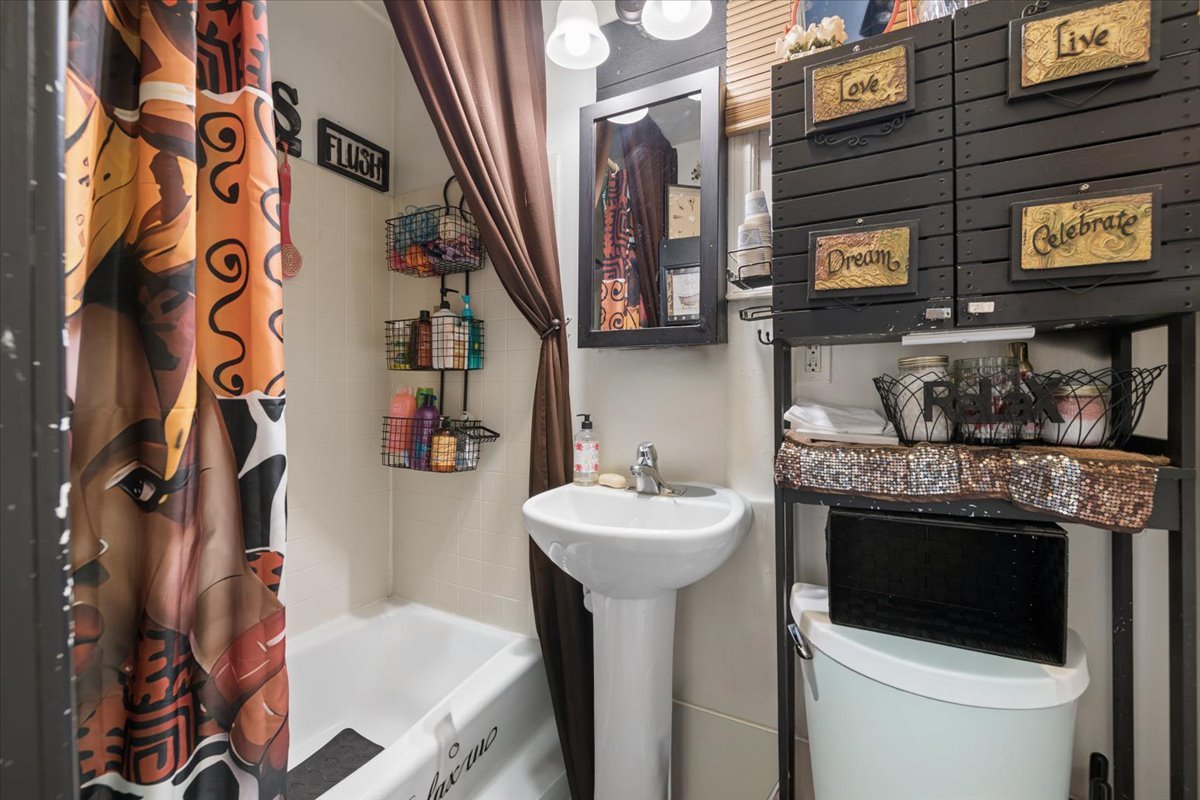 614 South Lincoln Avenue Aurora IL 60505