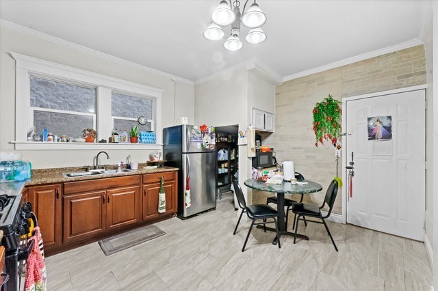 824 North California Avenue Chicago IL 60622