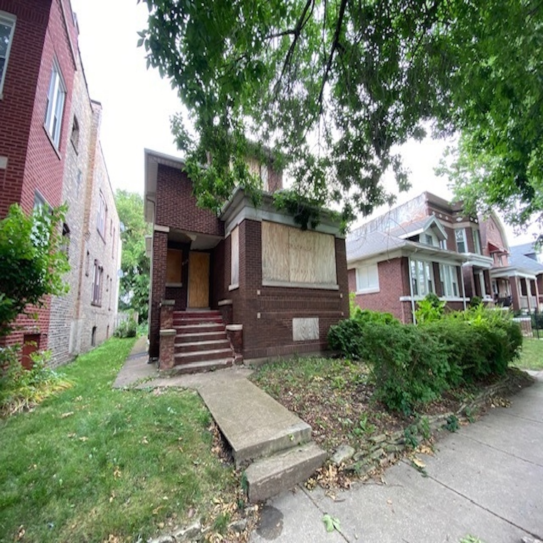 7521 South Ridgeland Avenue Chicago IL 60649