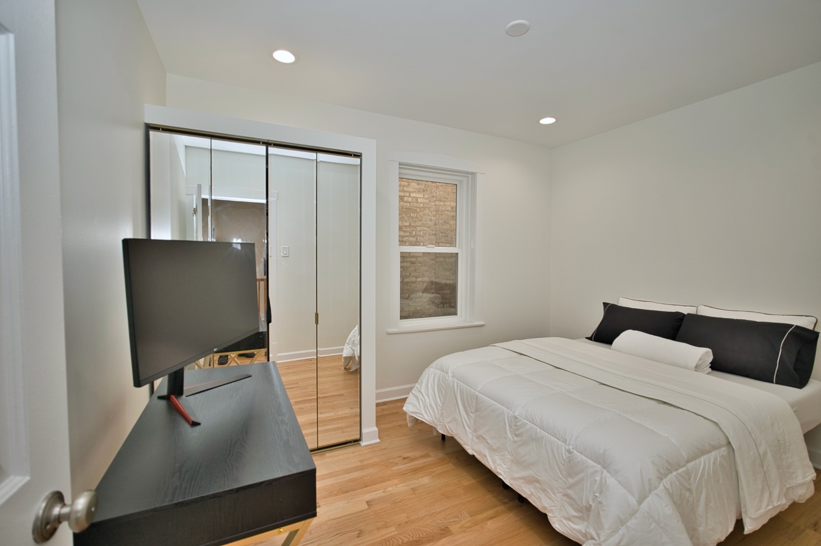 5936 North Melvina Avenue Chicago IL 60646