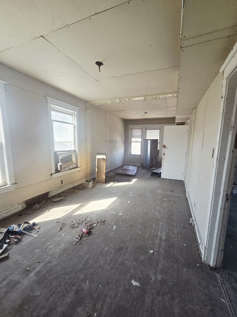 11705 South Lafayette Avenue Chicago IL 60628