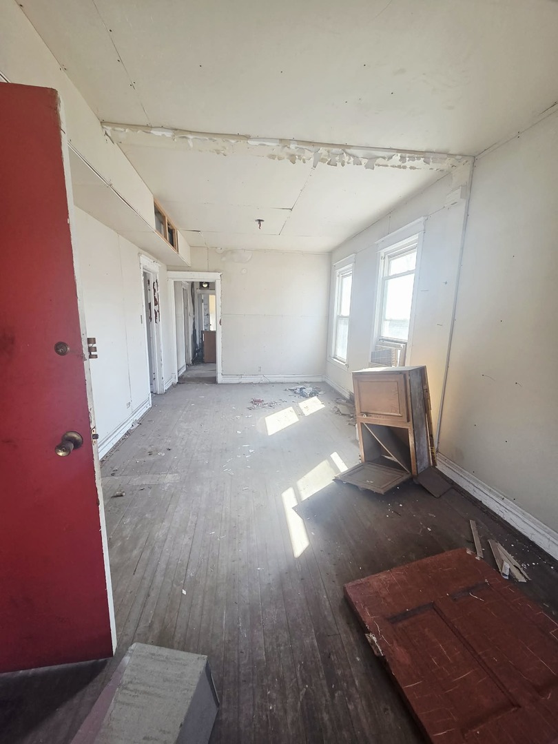 11705 South Lafayette Avenue Chicago IL 60628