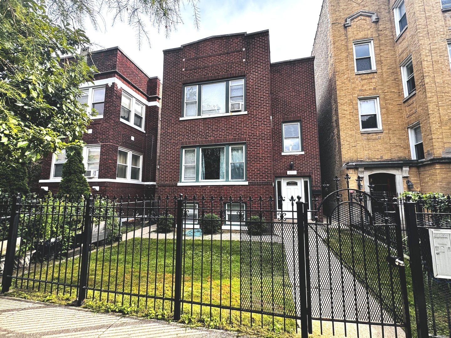 1749 West North Shore Avenue Chicago IL 60626