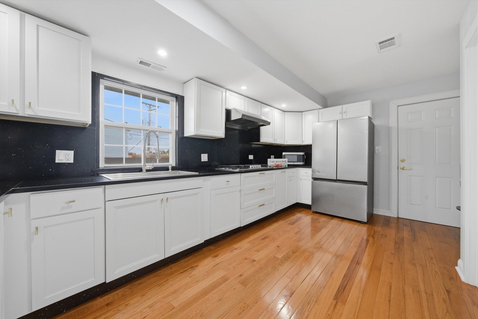 6145 West 54th Street Chicago IL 60638