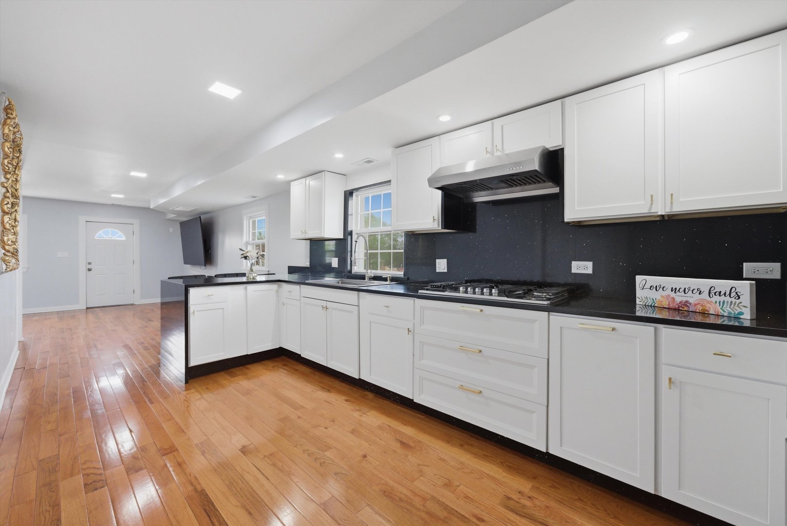 6145 West 54th Street Chicago IL 60638