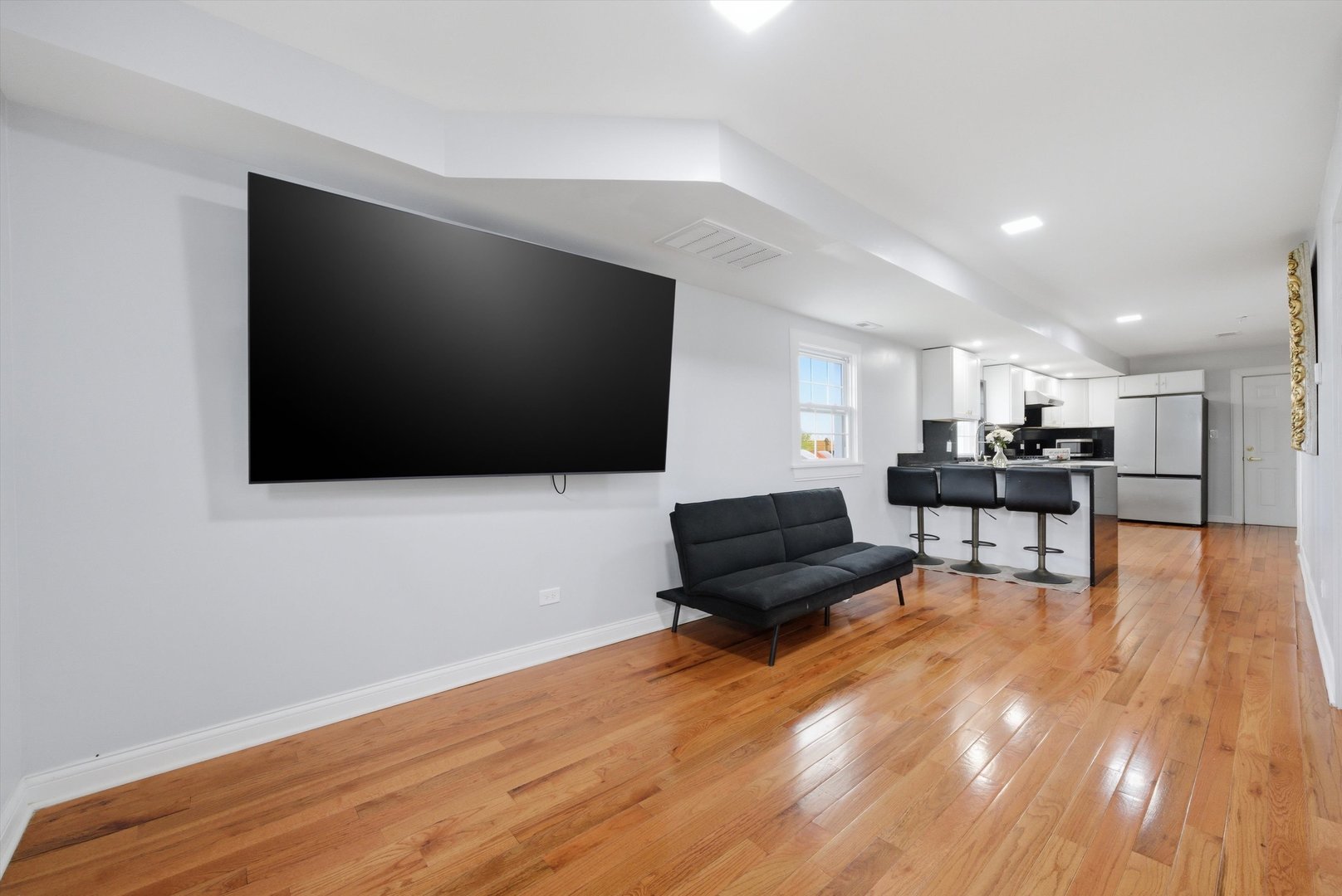 6145 West 54th Street Chicago IL 60638