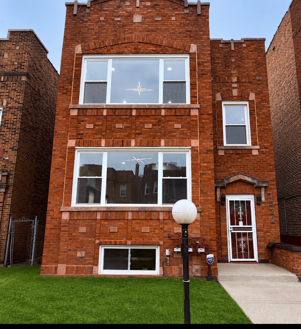 7932 South Champlain Avenue Chicago IL 60619