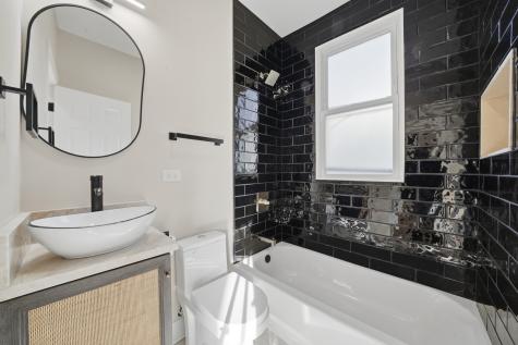 7256 South May Street Chicago IL 60621