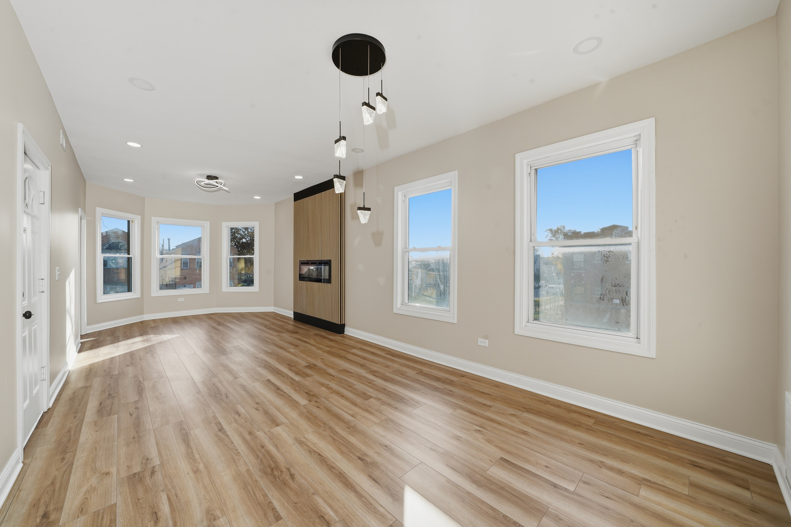 7256 South May Street Chicago IL 60621
