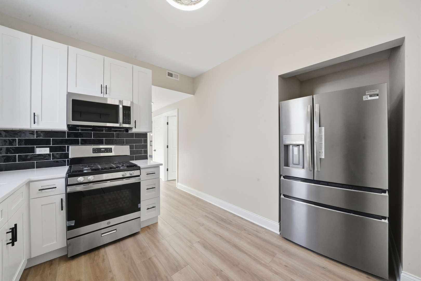 7256 South May Street Chicago IL 60621