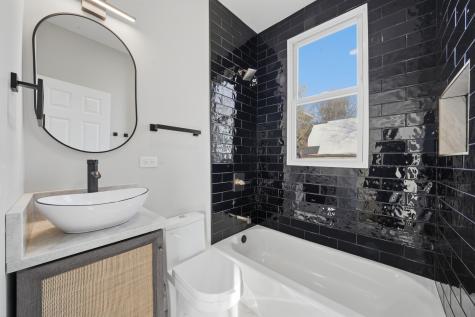 7256 South May Street Chicago IL 60621