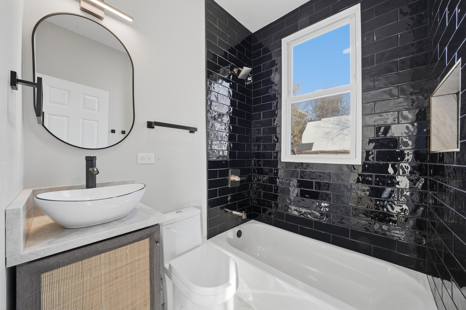 7256 South May Street Chicago IL 60621