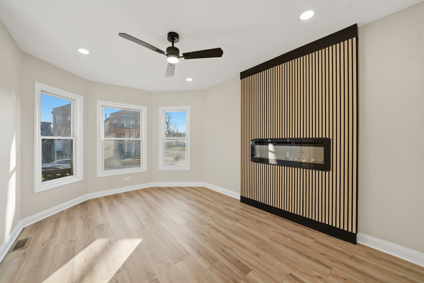 7256 South May Street Chicago IL 60621