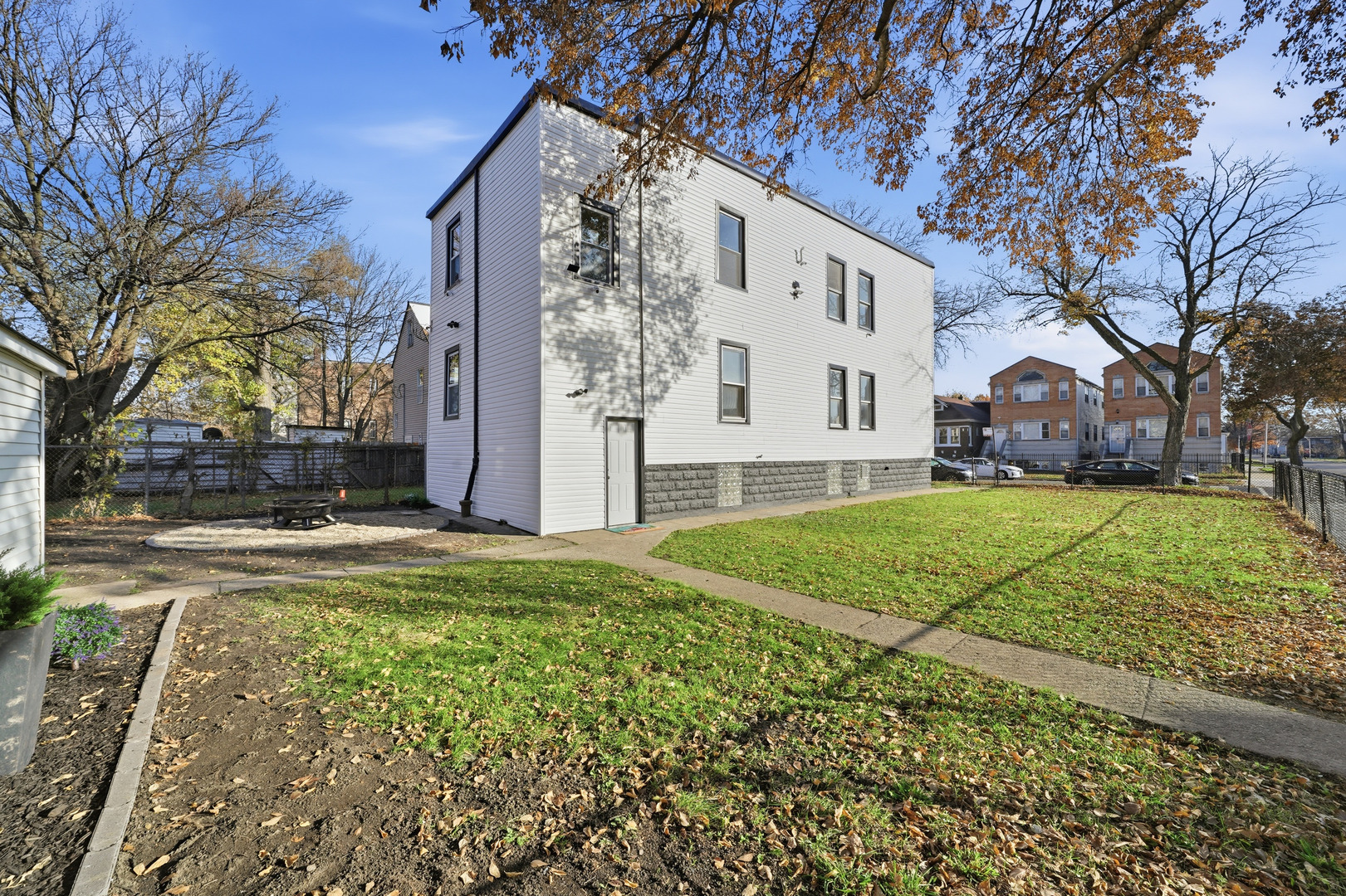 7256 South May Street Chicago IL 60621
