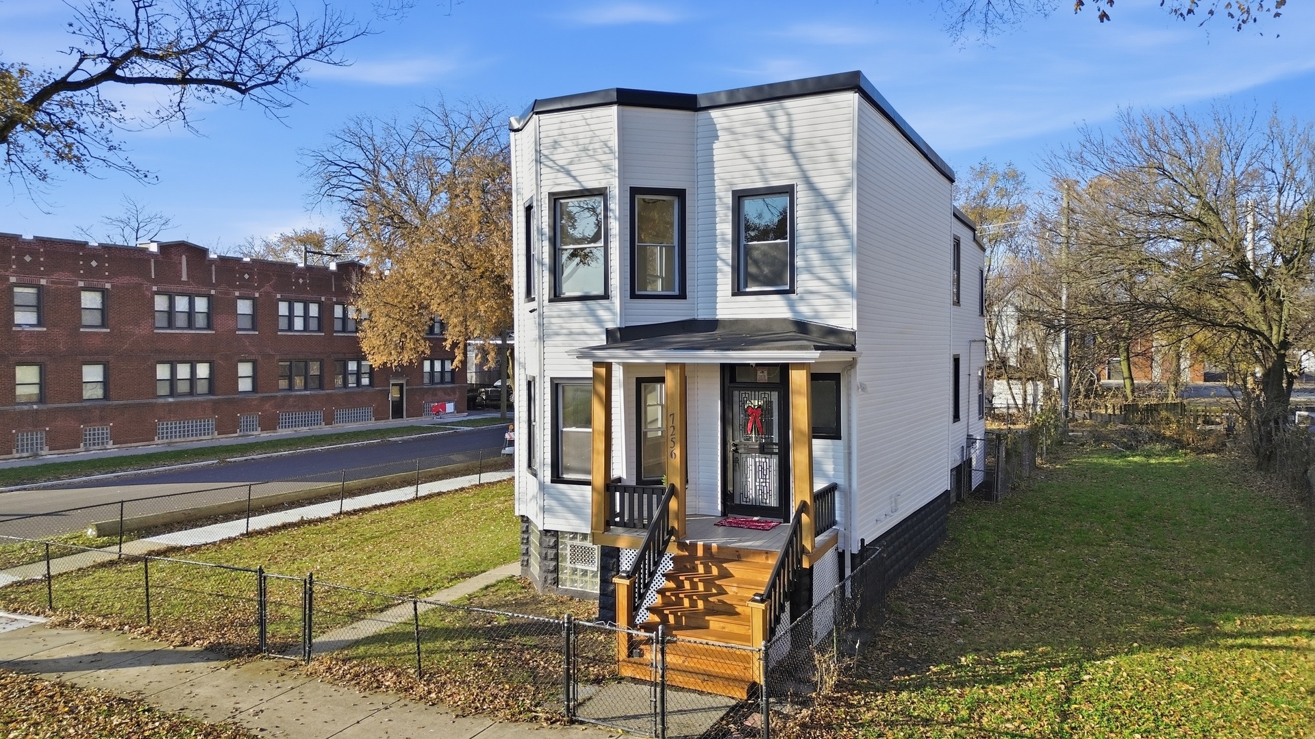 7256 South May Street Chicago IL 60621