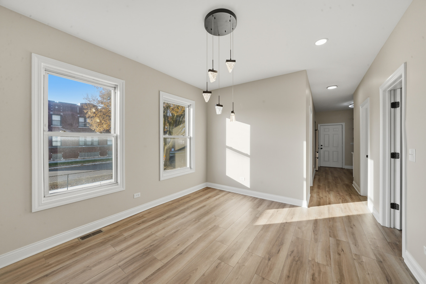 7256 South May Street Chicago IL 60621