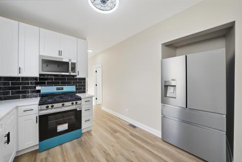 7256 South May Street Chicago IL 60621