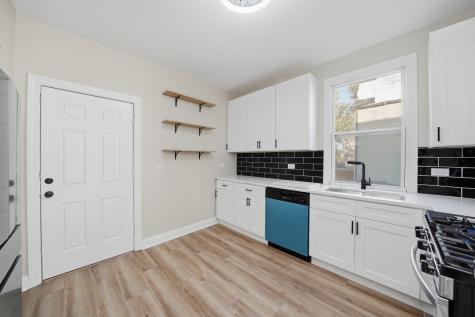 7256 South May Street Chicago IL 60621