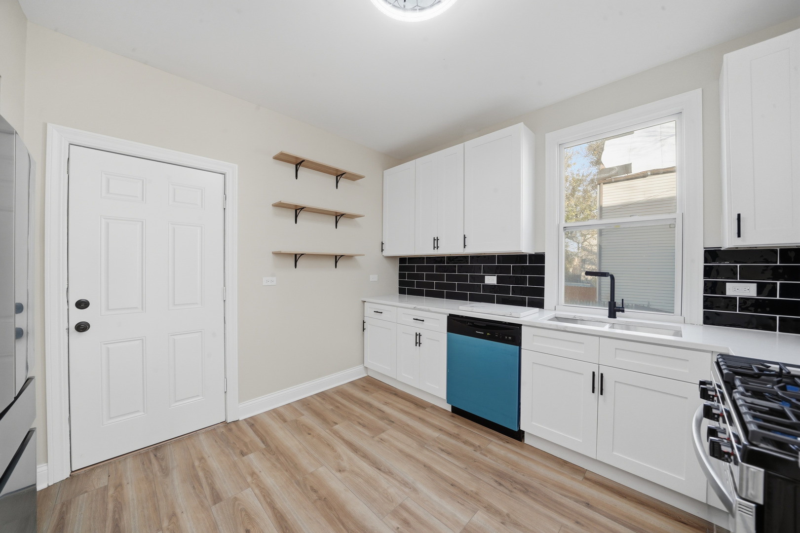 7256 South May Street Chicago IL 60621