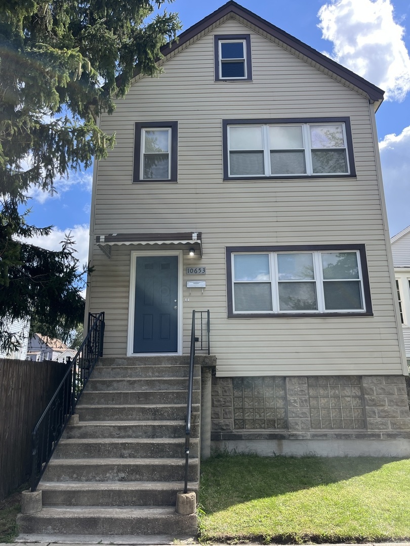 10653 South Mackinaw Avenue Chicago IL 60617