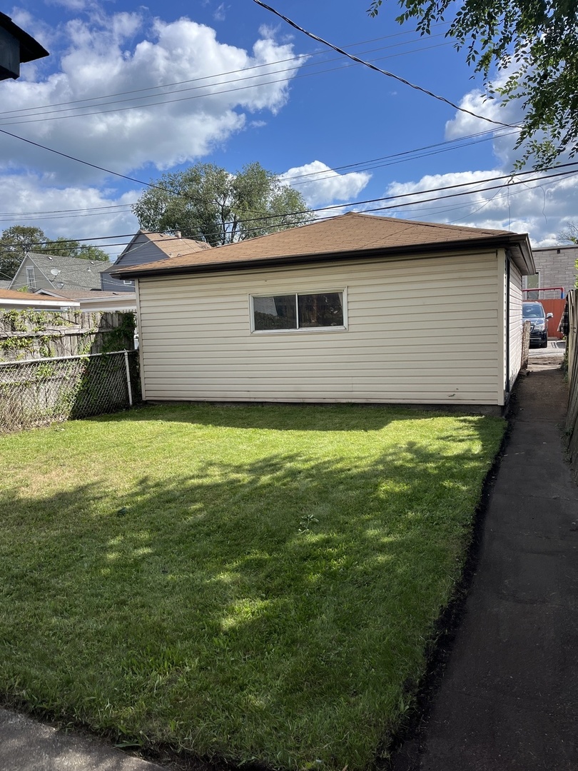 10653 South Mackinaw Avenue Chicago IL 60617