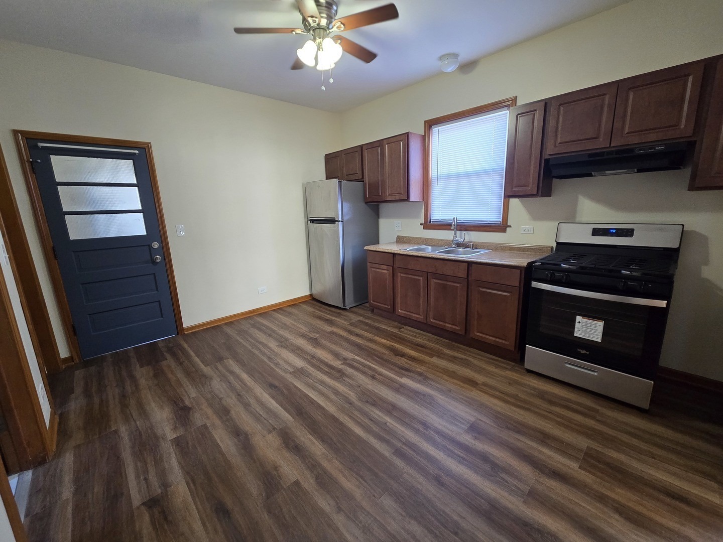10653 South Mackinaw Avenue Chicago IL 60617