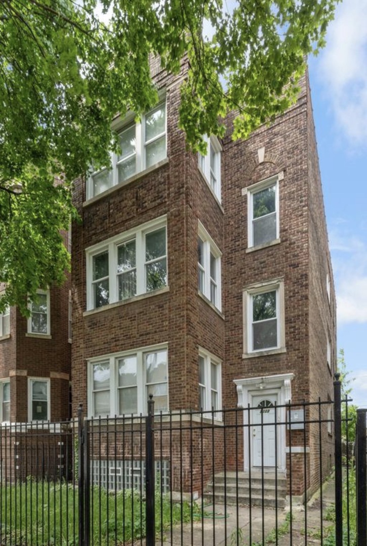 8222 South Maryland Avenue Chicago IL 60619