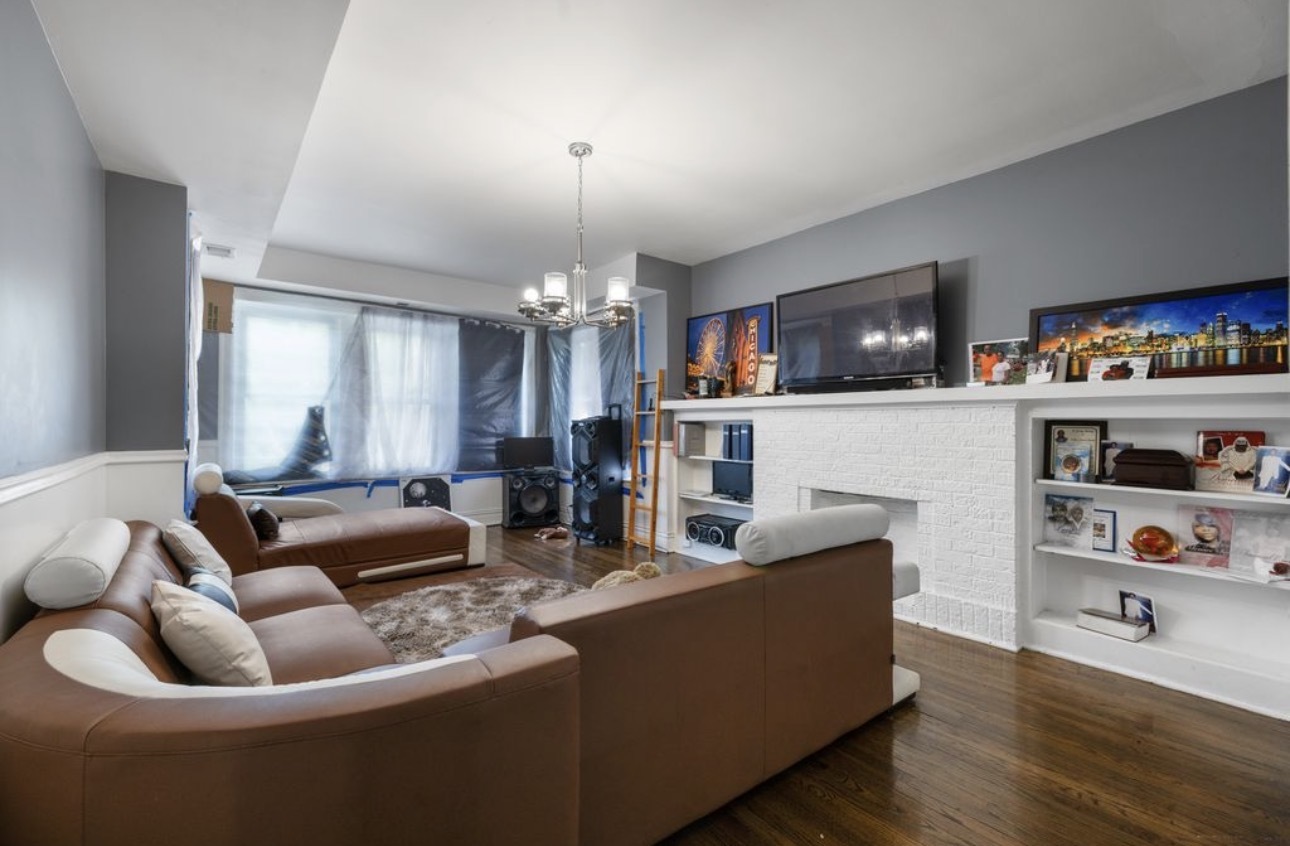 8222 South Maryland Avenue Chicago IL 60619
