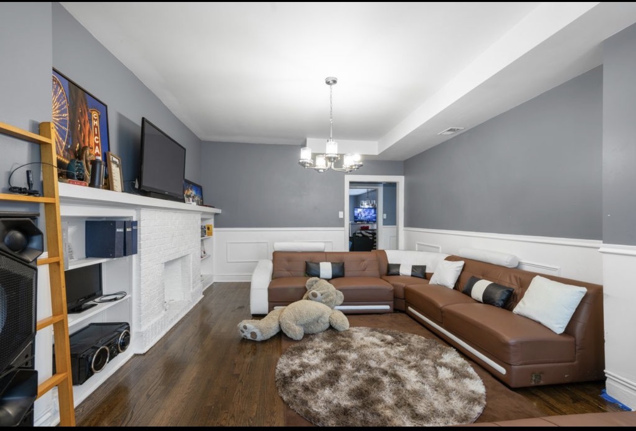 8222 South Maryland Avenue Chicago IL 60619