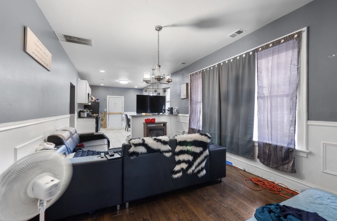 8222 South Maryland Avenue Chicago IL 60619