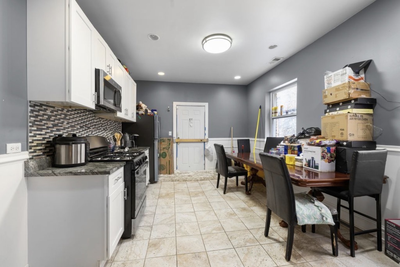 8222 South Maryland Avenue Chicago IL 60619
