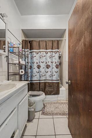 9637 South Avenue M Chicago IL 60617