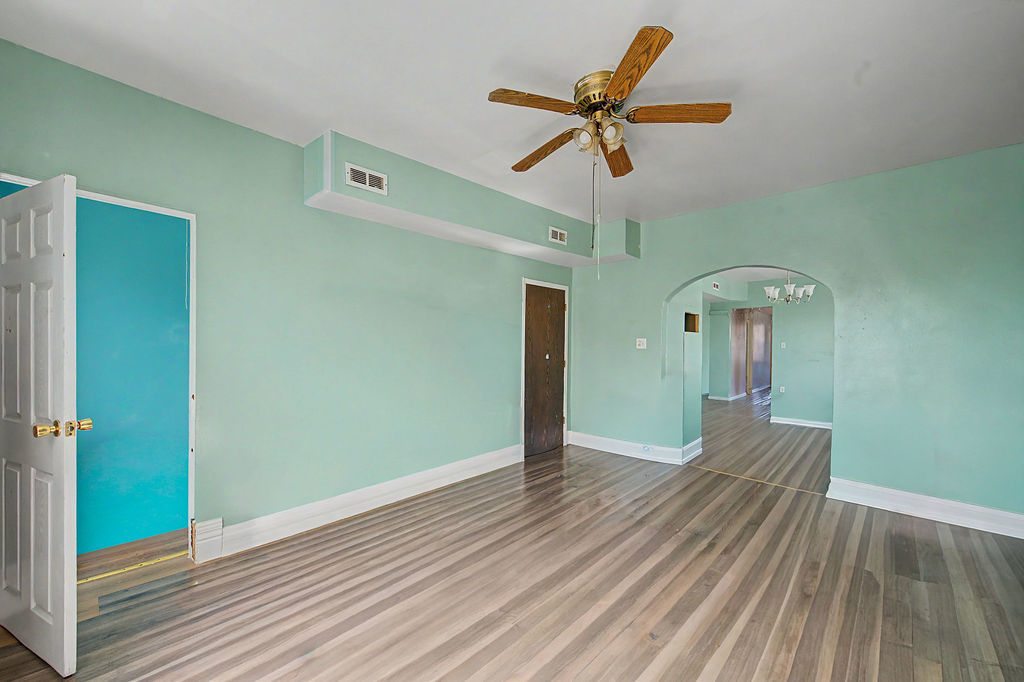 9637 South Avenue M Chicago IL 60617