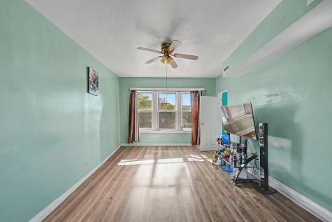 9637 South Avenue M Chicago IL 60617