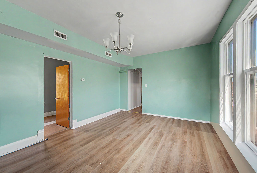 9637 South Avenue M Chicago IL 60617