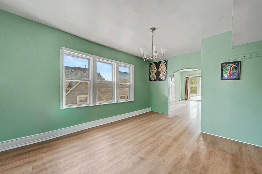 9637 South Avenue M Chicago IL 60617