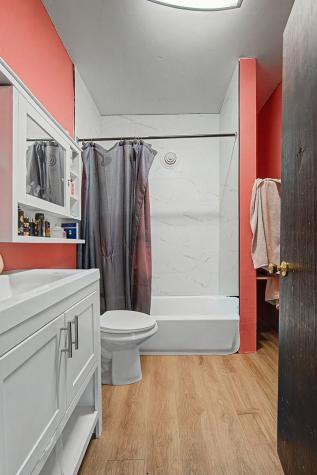9637 South Avenue M Chicago IL 60617
