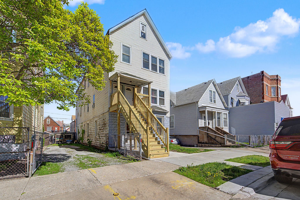 9637 South Avenue M Chicago IL 60617