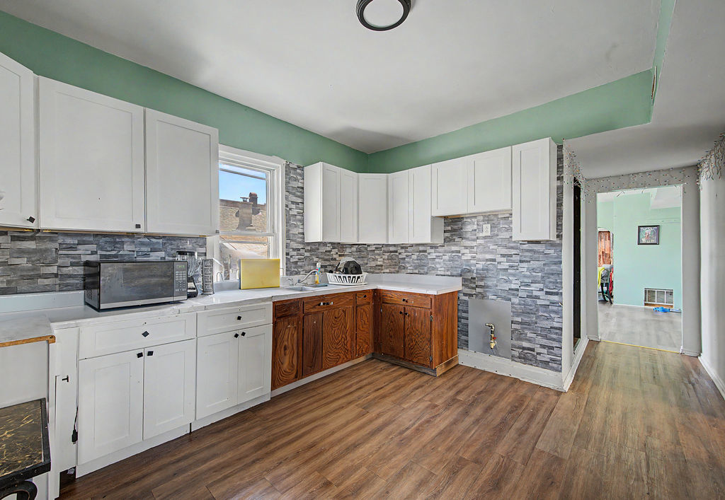 9637 South Avenue M Chicago IL 60617
