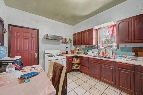 9637 South Avenue M Chicago IL 60617