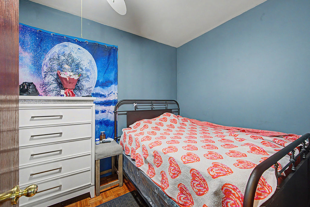 9637 South Avenue M Chicago IL 60617
