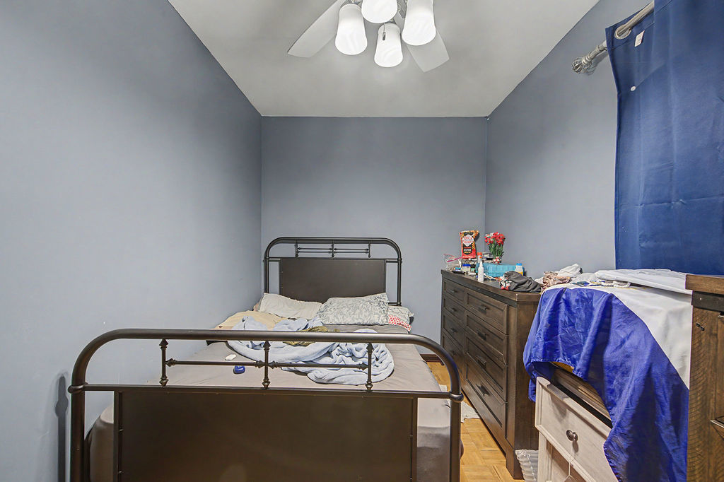 9637 South Avenue M Chicago IL 60617